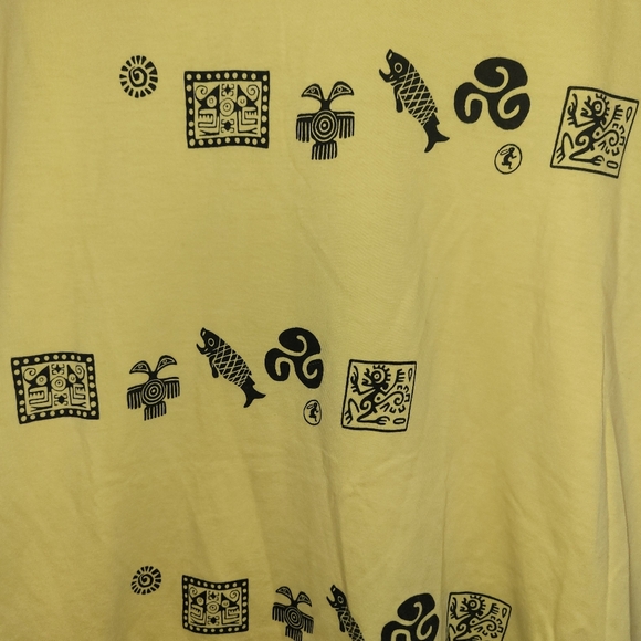 Vintage Graphic Tee Yellow Tribal Print Athletic Knit 100% Cotton L - Picture 3 of 6